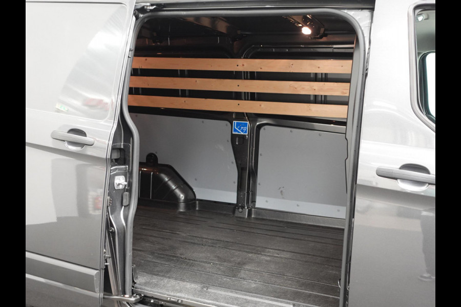 Ford Transit Custom 300 2.0 TDCI 130pk L2H1 Trend Automaat Airco Navigatie Cruisecontrol Camera Parkeersensoren Trekhaak Betimmering Ford Transit Custom 300 2.0 TDCI 130pk L2H1 Trend Automaat Airco Navigatie Cruisecontrol Camera Parkeersensoren Trekhaak Betimmering