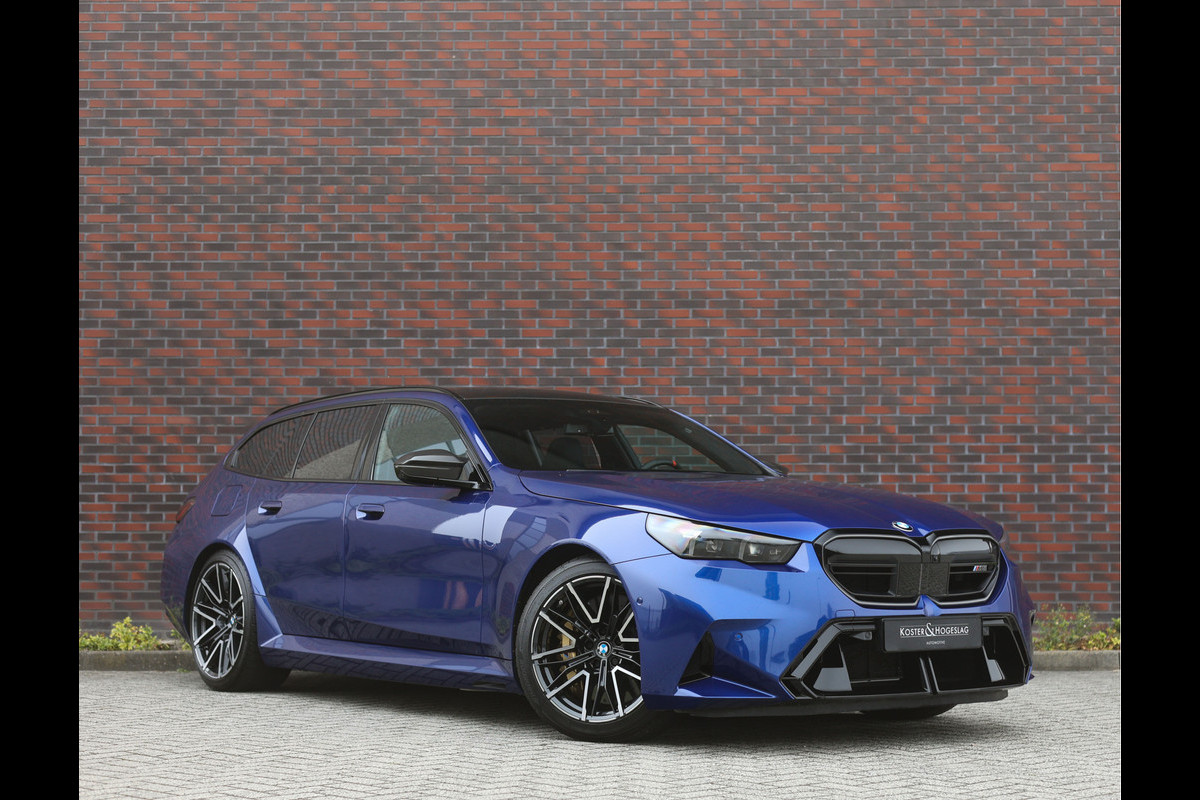 BMW M5 Touring | Marina Bay Blue - Keramisch - Pano - Trekhaak BMW M5 Touring | Marina Bay Blue - Keramisch - Pano - Trekhaak