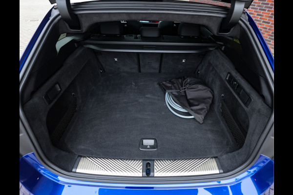 BMW M5 Touring | Marina Bay Blue - Keramisch - Pano - Trekhaak