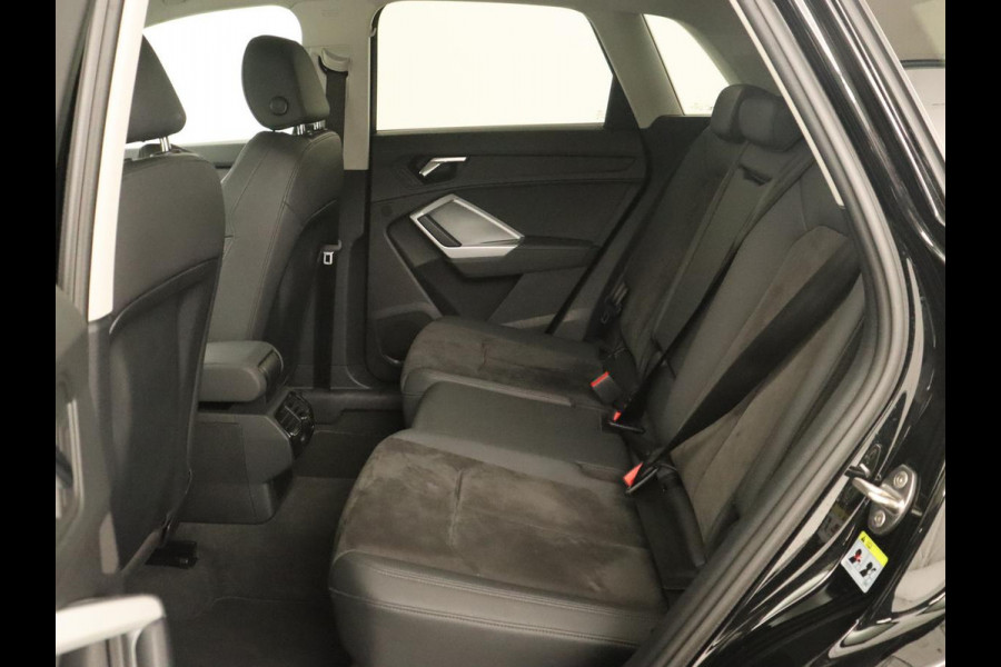Audi Q3 45 TFSI e S edition | Stoelverwarming | Adaptive cruise | Virtual Cockpit | Half leder | Camera | Carplay | Sportstoelen | Navigatie | Full LED | PHEV | Plug In Audi Q3 45 TFSI e S edition | Stoelverwarming | Adaptive cruise | Virtual Cockpit | Half leder | Camera | Carplay | Sportstoelen | Navigatie | Full LED | PHEV | Plug In