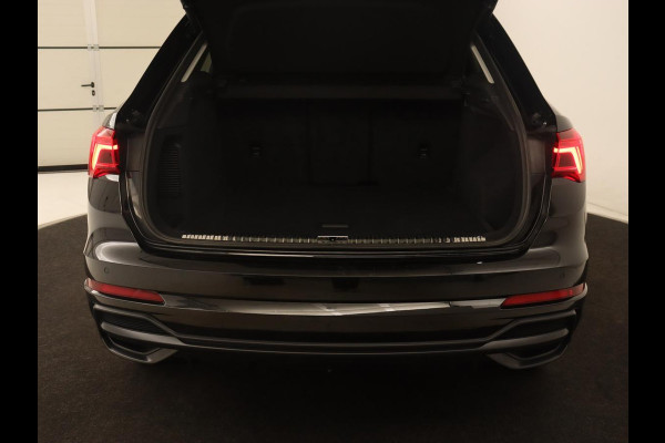 Audi Q3 45 TFSI e S edition | Stoelverwarming | Adaptive cruise | Virtual Cockpit | Half leder | Camera | Carplay | Sportstoelen | Navigatie | Full LED | PHEV | Plug In Audi Q3 45 TFSI e S edition | Stoelverwarming | Adaptive cruise | Virtual Cockpit | Half leder | Camera | Carplay | Sportstoelen | Navigatie | Full LED | PHEV | Plug In