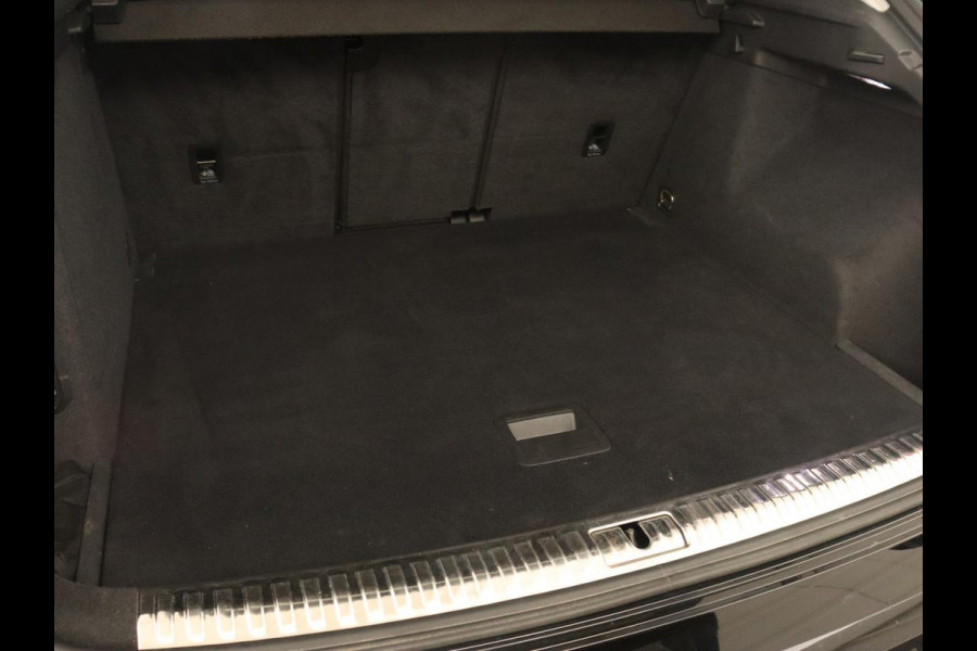Audi Q3 45 TFSI e S edition | Stoelverwarming | Adaptive cruise | Virtual Cockpit | Half leder | Camera | Carplay | Sportstoelen | Navigatie | Full LED | PHEV | Plug In Audi Q3 45 TFSI e S edition | Stoelverwarming | Adaptive cruise | Virtual Cockpit | Half leder | Camera | Carplay | Sportstoelen | Navigatie | Full LED | PHEV | Plug In