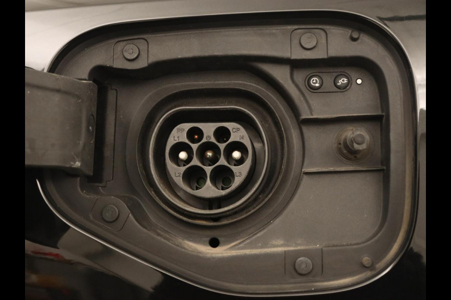 Audi Q3 45 TFSI e S edition | Stoelverwarming | Adaptive cruise | Virtual Cockpit | Half leder | Camera | Carplay | Sportstoelen | Navigatie | Full LED | PHEV | Plug In Audi Q3 45 TFSI e S edition | Stoelverwarming | Adaptive cruise | Virtual Cockpit | Half leder | Camera | Carplay | Sportstoelen | Navigatie | Full LED | PHEV | Plug In