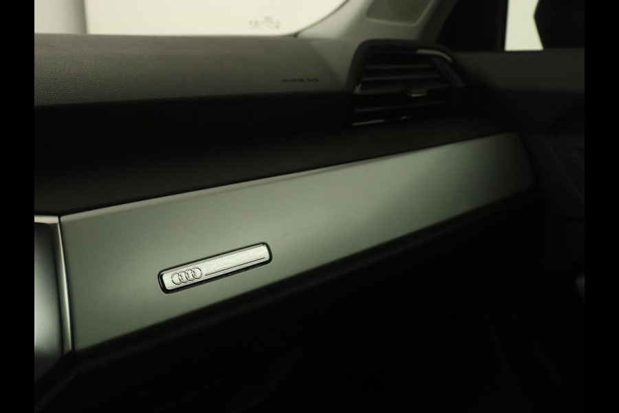 Audi Q3 45 TFSI e S edition | Stoelverwarming | Adaptive cruise | Virtual Cockpit | Half leder | Camera | Carplay | Sportstoelen | Navigatie | Full LED | PHEV | Plug In Audi Q3 45 TFSI e S edition | Stoelverwarming | Adaptive cruise | Virtual Cockpit | Half leder | Camera | Carplay | Sportstoelen | Navigatie | Full LED | PHEV | Plug In