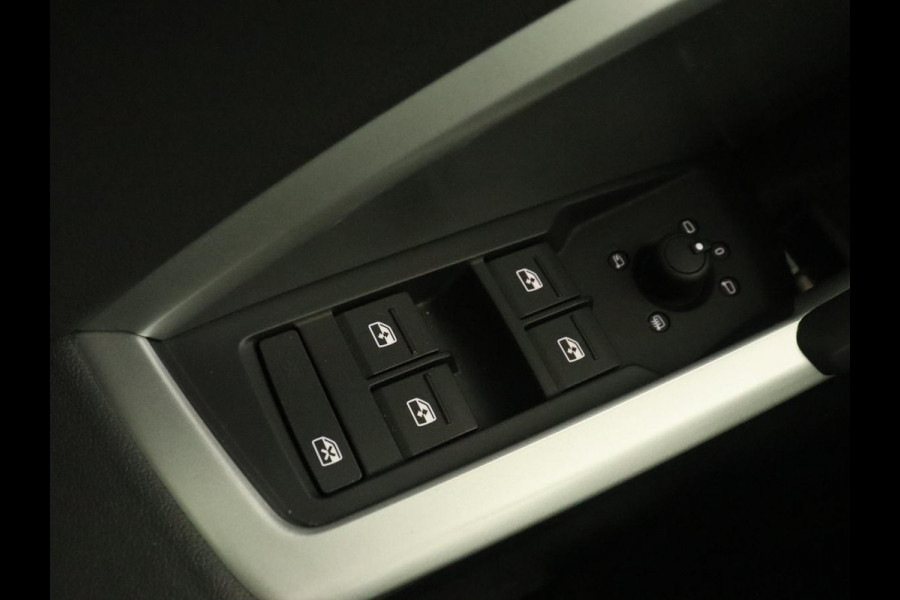 Audi Q3 45 TFSI e S edition | Stoelverwarming | Adaptive cruise | Virtual Cockpit | Half leder | Camera | Carplay | Sportstoelen | Navigatie | Full LED | PHEV | Plug In Audi Q3 45 TFSI e S edition | Stoelverwarming | Adaptive cruise | Virtual Cockpit | Half leder | Camera | Carplay | Sportstoelen | Navigatie | Full LED | PHEV | Plug In