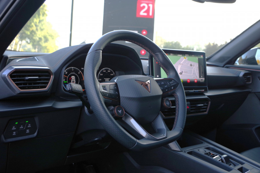 CUPRA Formentor 1.4 e-Hybrid VZ Tribe Edition 245 PK PHEV, Panoramadak, BREMBO Remmen, Leder, Memory, Adap. Cruis Control, Camera