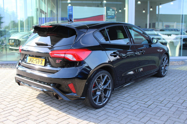 Ford Focus 2.3 EcoBoost ST-3 | Winterpack | Adaptieve Cruise Control | Camera | Privacy Glass | 19 INCH Lichtmetalen Velgen | DAB | B&O Sound Ford Focus 2.3 EcoBoost ST-3 | Winterpack | Adaptieve Cruise Control | Camera | Privacy Glass | 19 INCH Lichtmetalen Velgen | DAB | B&O Sound