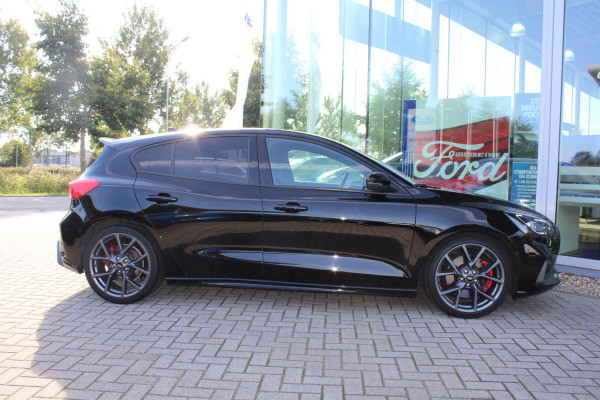 Ford Focus 2.3 EcoBoost ST-3 | Winterpack | Adaptieve Cruise Control | Camera | Privacy Glass | 19 INCH Lichtmetalen Velgen | DAB | B&O Sound Ford Focus 2.3 EcoBoost ST-3 | Winterpack | Adaptieve Cruise Control | Camera | Privacy Glass | 19 INCH Lichtmetalen Velgen | DAB | B&O Sound
