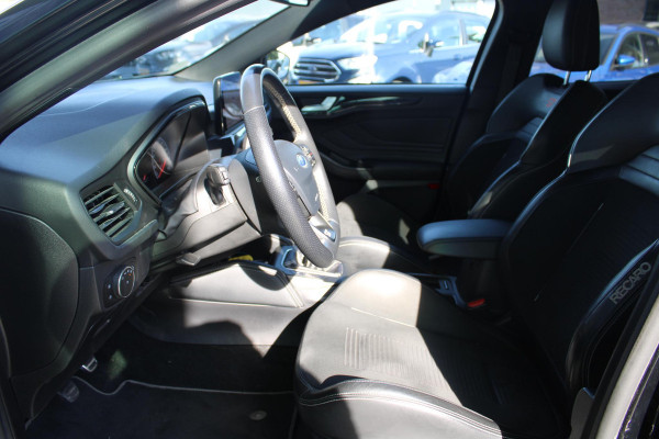 Ford Focus 2.3 EcoBoost ST-3 | Winterpack | Adaptieve Cruise Control | Camera | Privacy Glass | 19 INCH Lichtmetalen Velgen | DAB | B&O Sound Ford Focus 2.3 EcoBoost ST-3 | Winterpack | Adaptieve Cruise Control | Camera | Privacy Glass | 19 INCH Lichtmetalen Velgen | DAB | B&O Sound