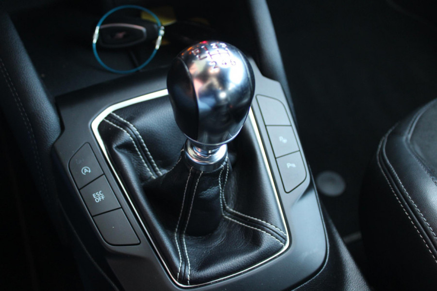 Ford Focus 2.3 EcoBoost ST-3 | Winterpack | Adaptieve Cruise Control | Camera | Privacy Glass | 19 INCH Lichtmetalen Velgen | DAB | B&O Sound Ford Focus 2.3 EcoBoost ST-3 | Winterpack | Adaptieve Cruise Control | Camera | Privacy Glass | 19 INCH Lichtmetalen Velgen | DAB | B&O Sound