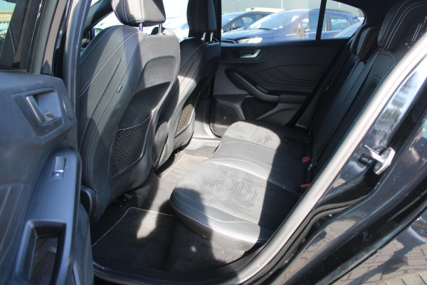 Ford Focus 2.3 EcoBoost ST-3 | Winterpack | Adaptieve Cruise Control | Camera | Privacy Glass | 19 INCH Lichtmetalen Velgen | DAB | B&O Sound Ford Focus 2.3 EcoBoost ST-3 | Winterpack | Adaptieve Cruise Control | Camera | Privacy Glass | 19 INCH Lichtmetalen Velgen | DAB | B&O Sound