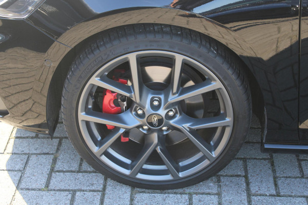 Ford Focus 2.3 EcoBoost ST-3 | Winterpack | Adaptieve Cruise Control | Camera | Privacy Glass | 19 INCH Lichtmetalen Velgen | DAB | B&O Sound Ford Focus 2.3 EcoBoost ST-3 | Winterpack | Adaptieve Cruise Control | Camera | Privacy Glass | 19 INCH Lichtmetalen Velgen | DAB | B&O Sound