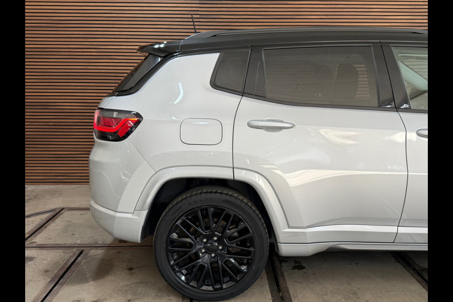 Jeep Compass 4xe 240 Plug-in Hybrid Electric S | Camera | Leder | Adaptive Cruise | LED verlichting Jeep Compass 4xe 240 Plug-in Hybrid Electric S | Camera | Leder | Adaptive Cruise | LED verlichting
