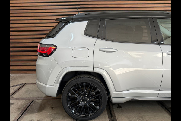 Jeep Compass 4xe 240 Plug-in Hybrid Electric S | Camera | Leder | Adaptive Cruise | LED verlichting Jeep Compass 4xe 240 Plug-in Hybrid Electric S | Camera | Leder | Adaptive Cruise | LED verlichting