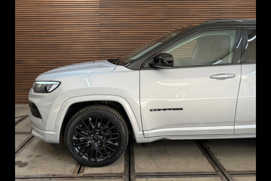 Jeep Compass 4xe 240 Plug-in Hybrid Electric S | Camera | Leder | Adaptive Cruise | LED verlichting Jeep Compass 4xe 240 Plug-in Hybrid Electric S | Camera | Leder | Adaptive Cruise | LED verlichting