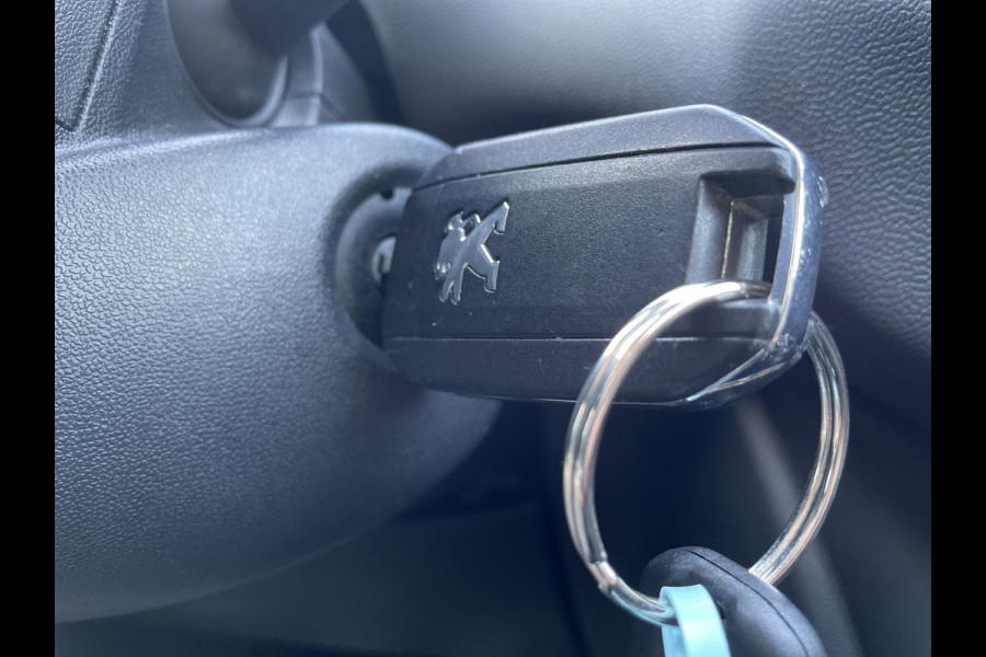 Peugeot 208 1.2 PureTech Blue Lion | navigatie | airco | cruise control