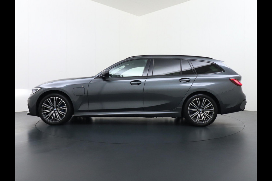 BMW 3 Serie Touring 330e High Executive M SPORT  DEALER ONDERHOUDEN | LASER LED | HRAMAN KARDON | PANORAMADAK BMW 3 Serie Touring 330e High Executive M SPORT  DEALER ONDERHOUDEN | LASER LED | HRAMAN KARDON | PANORAMADAK