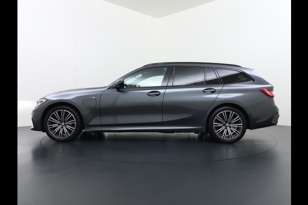 BMW 3 Serie Touring 330e High Executive M SPORT  DEALER ONDERHOUDEN | LASER LED | HRAMAN KARDON | PANORAMADAK BMW 3 Serie Touring 330e High Executive M SPORT  DEALER ONDERHOUDEN | LASER LED | HRAMAN KARDON | PANORAMADAK