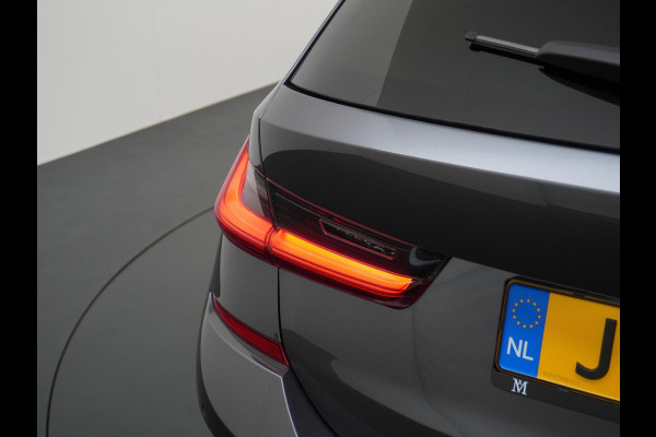 BMW 3 Serie Touring 330e High Executive M SPORT  DEALER ONDERHOUDEN | LASER LED | HRAMAN KARDON | PANORAMADAK BMW 3 Serie Touring 330e High Executive M SPORT  DEALER ONDERHOUDEN | LASER LED | HRAMAN KARDON | PANORAMADAK