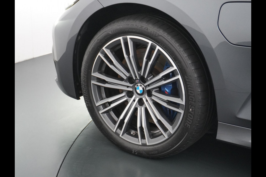 BMW 3 Serie Touring 330e High Executive M SPORT  DEALER ONDERHOUDEN | LASER LED | HRAMAN KARDON | PANORAMADAK BMW 3 Serie Touring 330e High Executive M SPORT  DEALER ONDERHOUDEN | LASER LED | HRAMAN KARDON | PANORAMADAK
