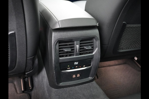 BMW 3 Serie Touring 330e High Executive M SPORT  DEALER ONDERHOUDEN | LASER LED | HRAMAN KARDON | PANORAMADAK BMW 3 Serie Touring 330e High Executive M SPORT  DEALER ONDERHOUDEN | LASER LED | HRAMAN KARDON | PANORAMADAK