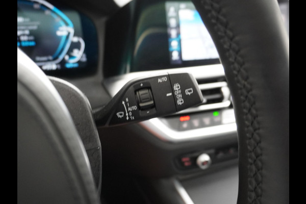 BMW 3 Serie Touring 330e High Executive M SPORT  DEALER ONDERHOUDEN | LASER LED | HRAMAN KARDON | PANORAMADAK BMW 3 Serie Touring 330e High Executive M SPORT  DEALER ONDERHOUDEN | LASER LED | HRAMAN KARDON | PANORAMADAK
