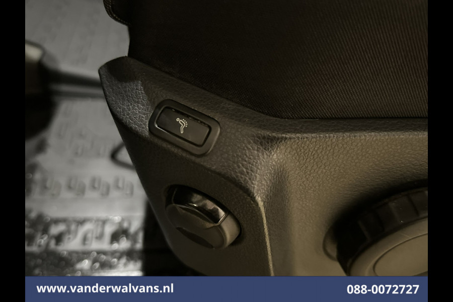 Volkswagen Crafter 2.0 TDI 141pk L3H3 L2H2 Euro6 Airco | Massagestoel | Camera | Apple Carplay | Cruisecontrol Android Auto, Chauffeursstoel
