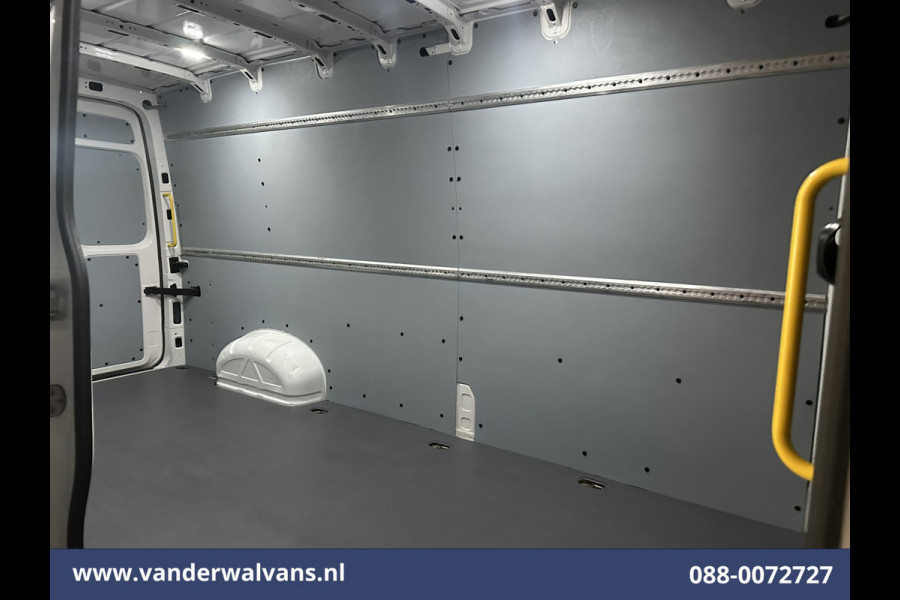 Volkswagen Crafter 2.0 TDI 141pk L4H3 L3H2 Euro6 Airco | Camera | Apple Carplay | Android Auto | Parkeersensoren Bijrijdersbank, 3000kg trekvermogen Volkswagen Crafter 2.0 TDI 141pk L4H3 L3H2 Euro6 Airco | Camera | Apple Carplay | Android Auto | Parkeersensoren Bijrijdersbank, 3000kg trekvermogen
