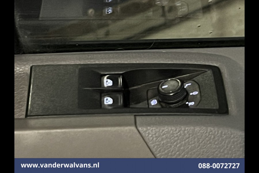 Volkswagen Crafter 2.0 TDI 141pk L4H3 L3H2 Euro6 Airco | Camera | Apple Carplay | Android Auto | Parkeersensoren Bijrijdersbank, 3000kg trekvermogen Volkswagen Crafter 2.0 TDI 141pk L4H3 L3H2 Euro6 Airco | Camera | Apple Carplay | Android Auto | Parkeersensoren Bijrijdersbank, 3000kg trekvermogen