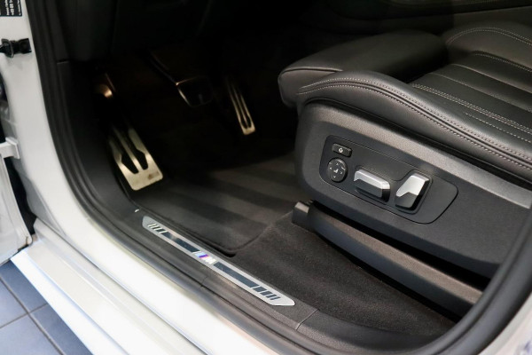 BMW X5 xDrive45e M Sport|PANO|22''|AKRA|AERO Body BMW X5 xDrive45e M Sport|PANO|22''|AKRA|AERO Body