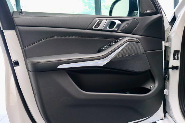 BMW X5 xDrive45e M Sport|PANO|22''|AKRA|AERO Body BMW X5 xDrive45e M Sport|PANO|22''|AKRA|AERO Body