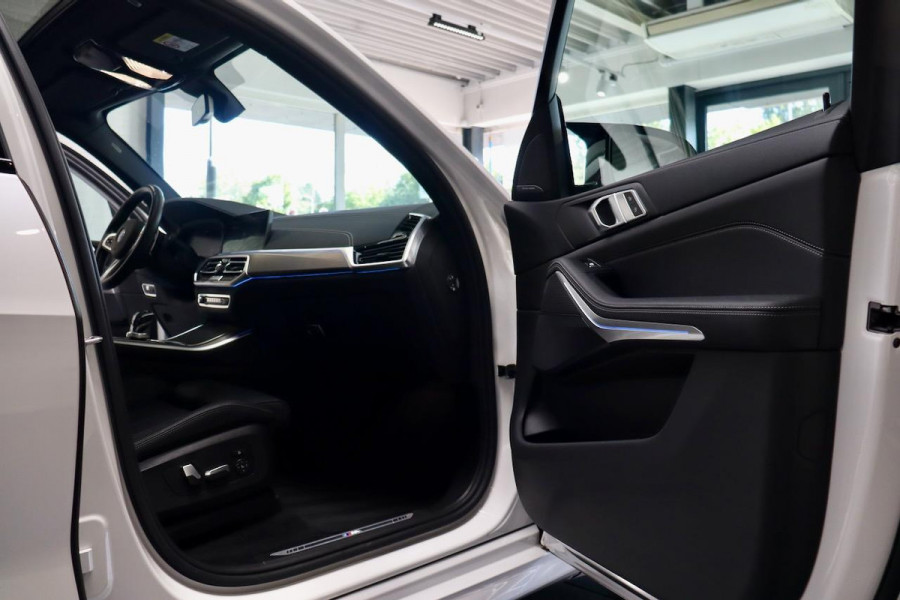 BMW X5 xDrive45e M Sport|PANO|22''|AKRA|AERO Body BMW X5 xDrive45e M Sport|PANO|22''|AKRA|AERO Body