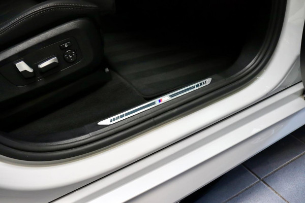 BMW X5 xDrive45e M Sport|PANO|22''|AKRA|AERO Body BMW X5 xDrive45e M Sport|PANO|22''|AKRA|AERO Body