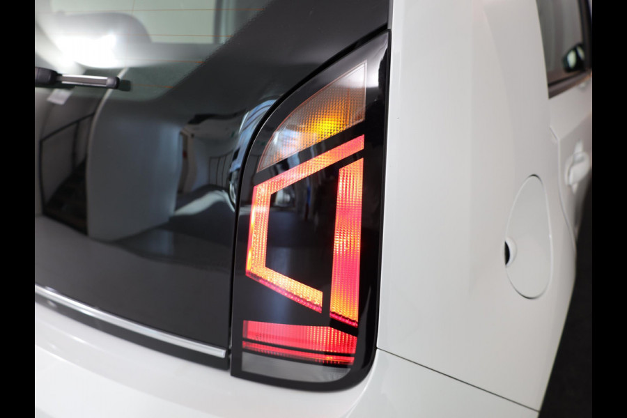 Volkswagen up! 1.0 BMT high up! 60 pk | Navigatie via App | Airco | Cruise control | Parkeersensoren achter |