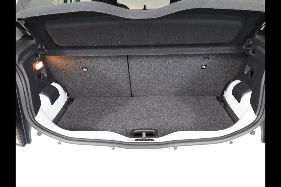 Volkswagen up! 1.0 BMT high up! 60 pk | Navigatie via App | Airco | Cruise control | Parkeersensoren achter |