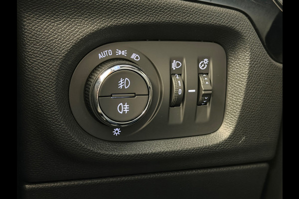 Opel CORSA-E Ultimate electrisch PANORAMADAK KEYLESS-GO CAMERA STOEL/ STUURVERWARMING DODEHOEKSENSOR Opel CORSA-E Ultimate electrisch PANORAMADAK KEYLESS-GO CAMERA STOEL/ STUURVERWARMING DODEHOEKSENSOR