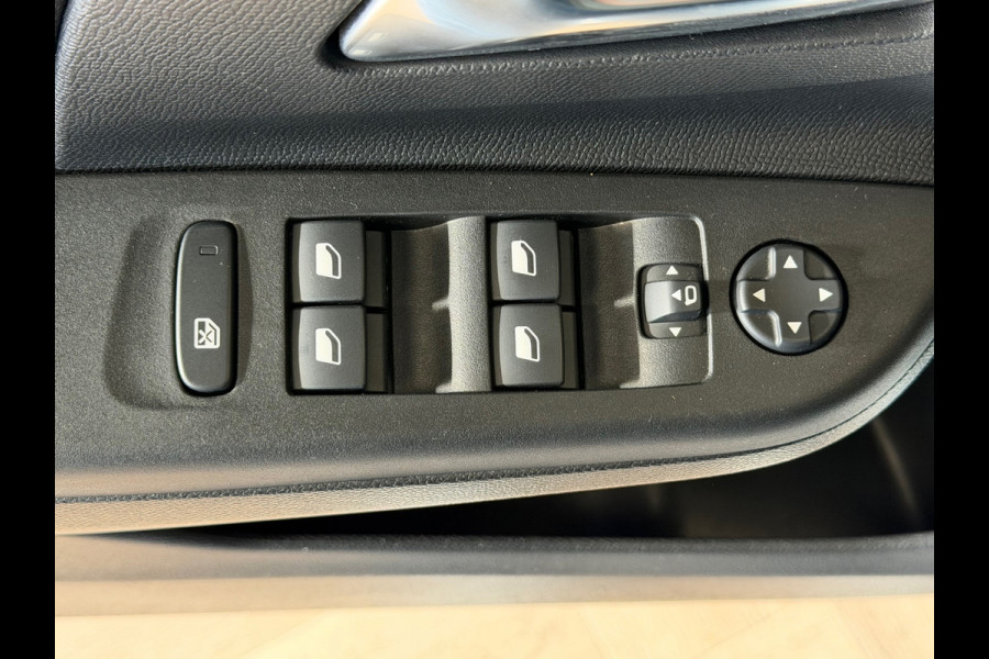 Opel CORSA-E Ultimate electrisch PANORAMADAK KEYLESS-GO CAMERA STOEL/ STUURVERWARMING DODEHOEKSENSOR Opel CORSA-E Ultimate electrisch PANORAMADAK KEYLESS-GO CAMERA STOEL/ STUURVERWARMING DODEHOEKSENSOR