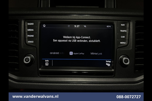 Volkswagen Crafter 2.0 TDI 141pk L3H2 L2H1 Euro6 Airco | Camera | Navigatie | 3000kg trekhaak Apple Carplay, Android Auto, Parkeersensoren, Bijrijdersbank