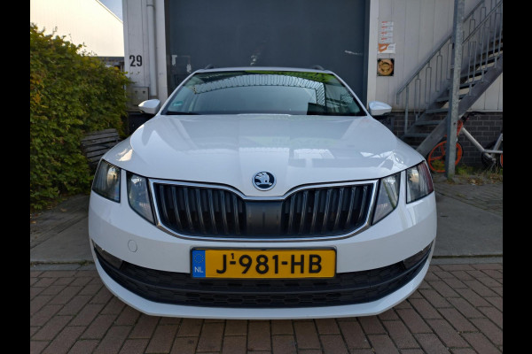 Škoda Octavia Combi 1.0 TSI Greentech Business Edition stoelverwarming Škoda Octavia Combi 1.0 TSI Greentech Business Edition stoelverwarming