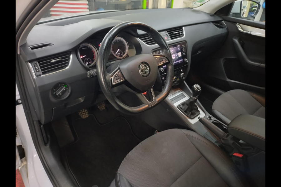 Škoda Octavia Combi 1.0 TSI Greentech Business Edition stoelverwarming Škoda Octavia Combi 1.0 TSI Greentech Business Edition stoelverwarming