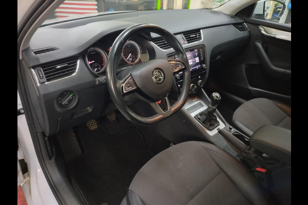 Škoda Octavia Combi 1.0 TSI Greentech Business Edition stoelverwarming Škoda Octavia Combi 1.0 TSI Greentech Business Edition stoelverwarming