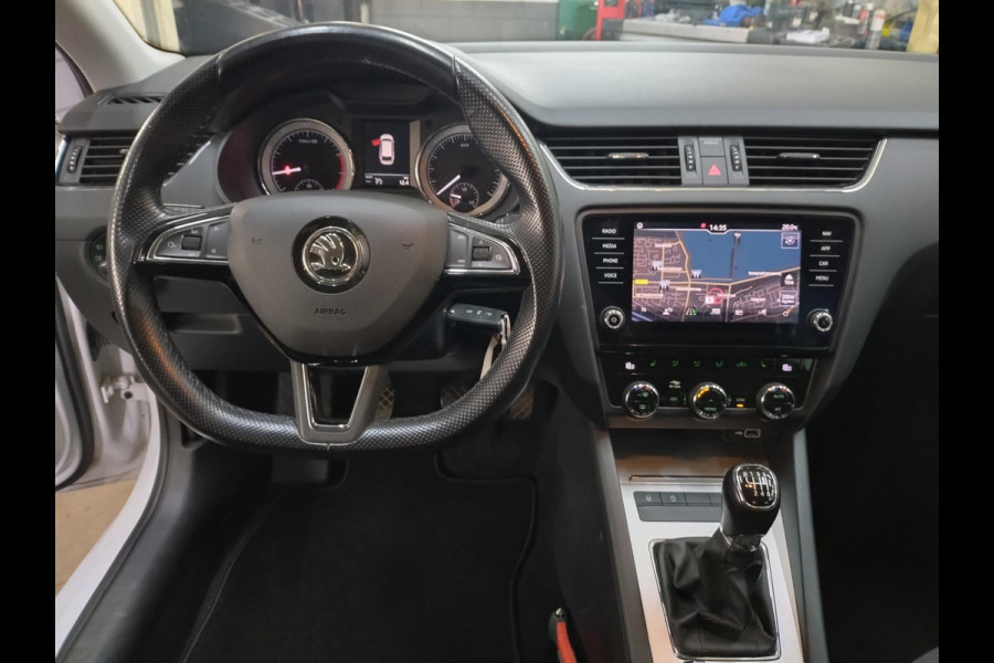 Škoda Octavia Combi 1.0 TSI Greentech Business Edition stoelverwarming Škoda Octavia Combi 1.0 TSI Greentech Business Edition stoelverwarming