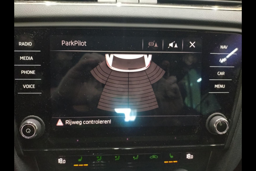 Škoda Octavia Combi 1.0 TSI Greentech Business Edition stoelverwarming Škoda Octavia Combi 1.0 TSI Greentech Business Edition stoelverwarming