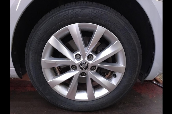 Škoda Octavia Combi 1.0 TSI Greentech Business Edition stoelverwarming Škoda Octavia Combi 1.0 TSI Greentech Business Edition stoelverwarming