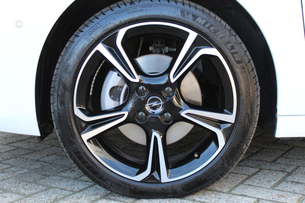 Opel Corsa 1.2 Turbo Hybrid 136PK GS | Navigatie | Led | Winterpack | Adaptieve cruise