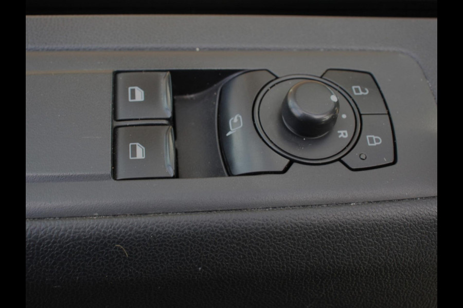 Ford Transit Custom 300 2.0 TDCI L2H1 Trend Nieuw Model Automaat 100 kw Navigatie Parkeersensoren Camera