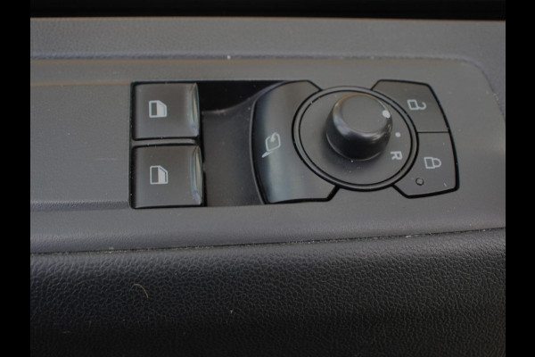 Ford Transit Custom 300 2.0 TDCI L2H1 Trend Nieuw Model Automaat 100 kw Navigatie Parkeersensoren Camera