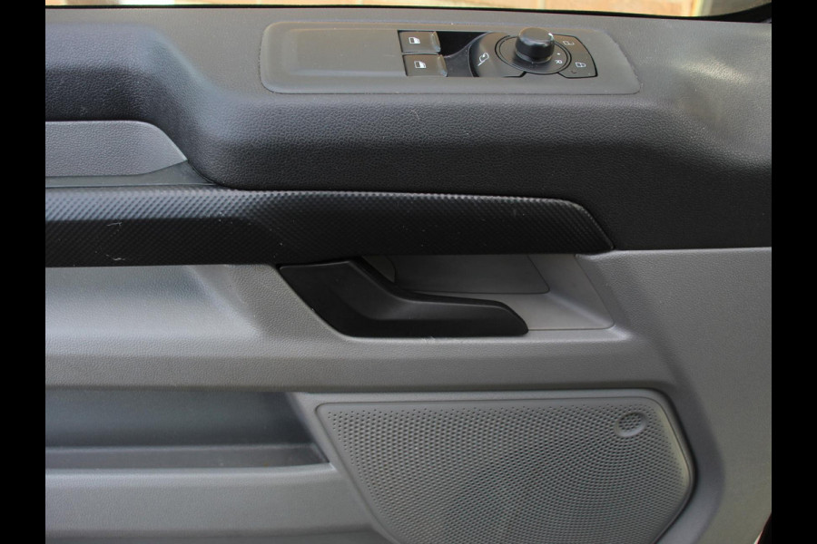 Ford Transit Custom 300 2.0 TDCI L2H1 Trend Nieuw Model Automaat 100 kw Navigatie Parkeersensoren Camera