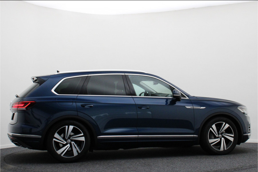 Volkswagen Touareg 3.0 TDI R-Line Automaat Luchtvering, Softclose, Leer, Head-Up, Memory, Stoelventilatie, 20" Volkswagen Touareg 3.0 TDI R-Line Automaat Luchtvering, Softclose, Leer, Head-Up, Memory, Stoelventilatie, 20"