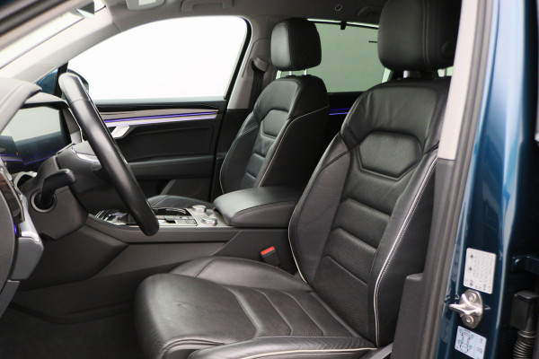 Volkswagen Touareg 3.0 TDI R-Line Automaat Luchtvering, Softclose, Leer, Head-Up, Memory, Stoelventilatie, 20" Volkswagen Touareg 3.0 TDI R-Line Automaat Luchtvering, Softclose, Leer, Head-Up, Memory, Stoelventilatie, 20"